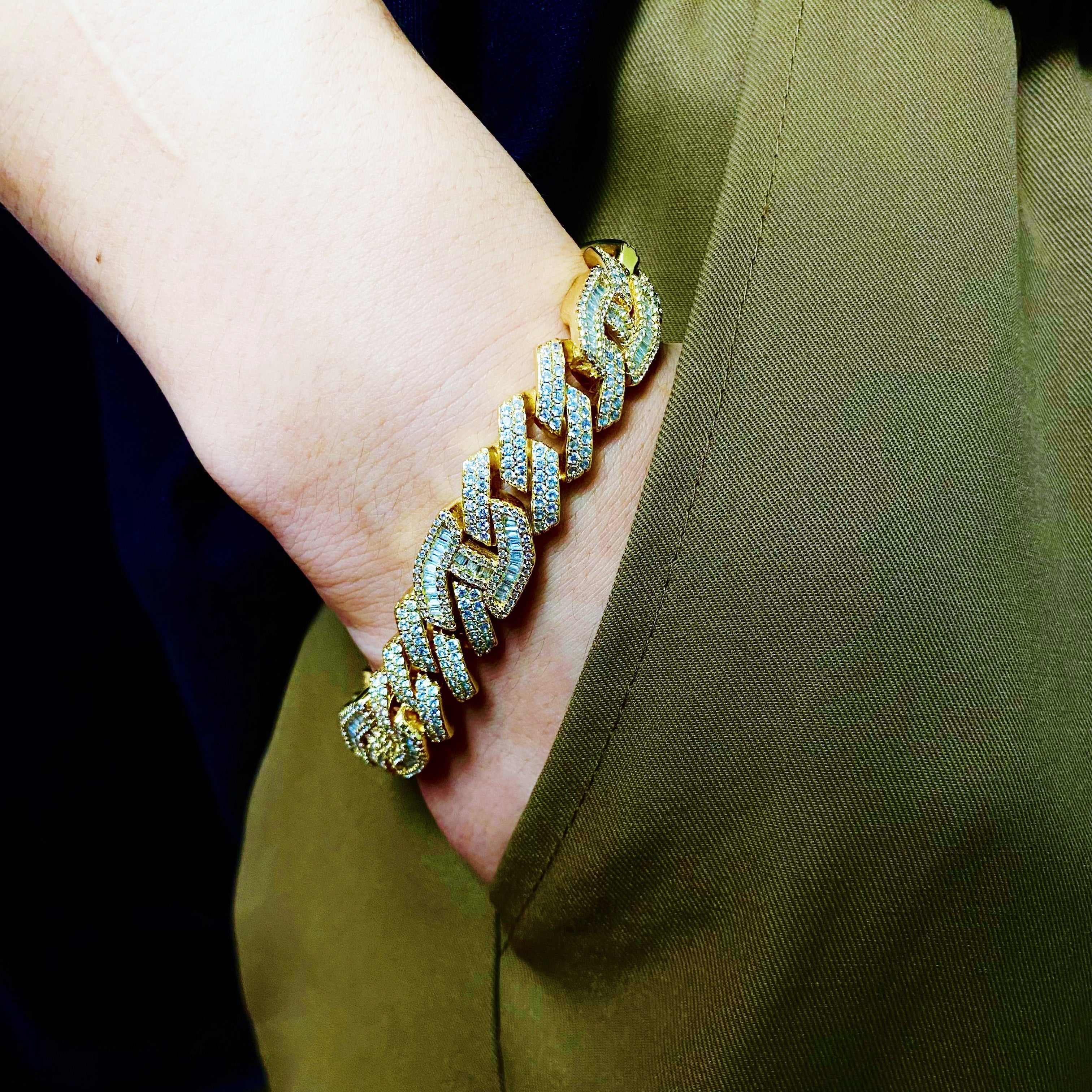 15mm Prong Baguette Curb Bracelet