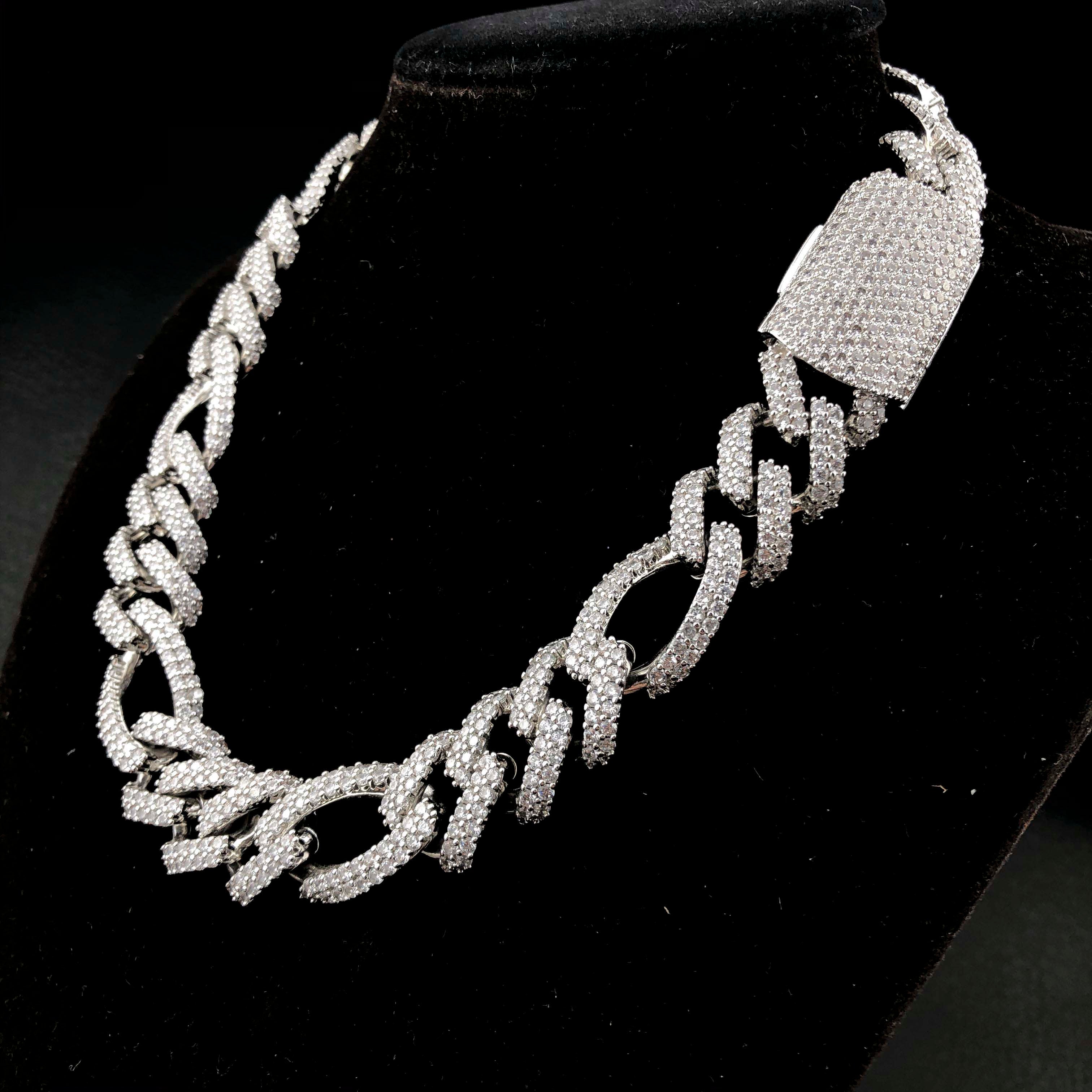19mm Diamond Figaro Chain
