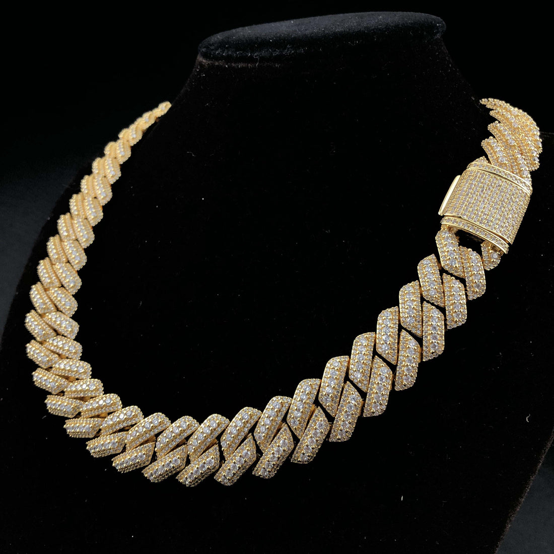 3 rows 19mm Diamond Prong Cuban